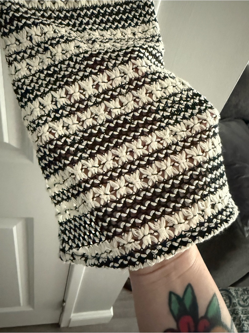 Blackbough Black & Cream Open-Weave Knit Shrug Beach Vacation Boho Black & Cream - Picture 5 of 5